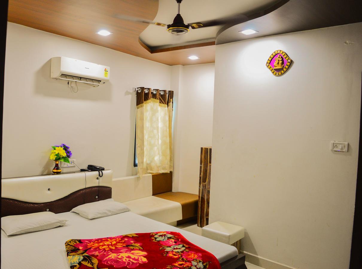 Hotel Shree Dwarkadhish Palace Ujjain Exterior foto