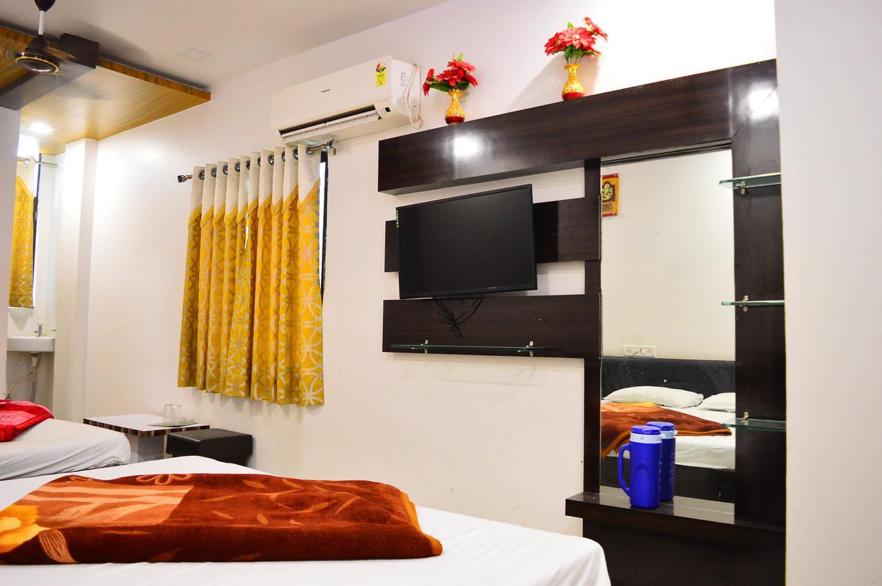 Hotel Shree Dwarkadhish Palace Ujjain Exterior foto